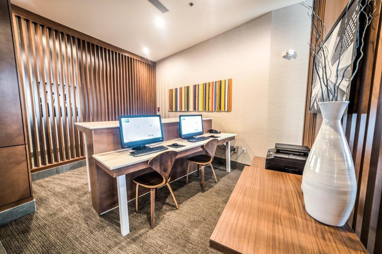 Holiday Inn Express & Suites - West Edmonton-Mall Area By Ihg Zewnętrze zdjęcie